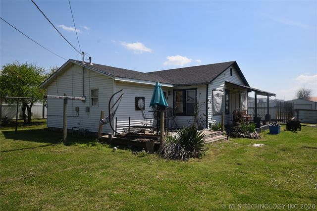 1 W Pine Street, Stilwell, OK 74960