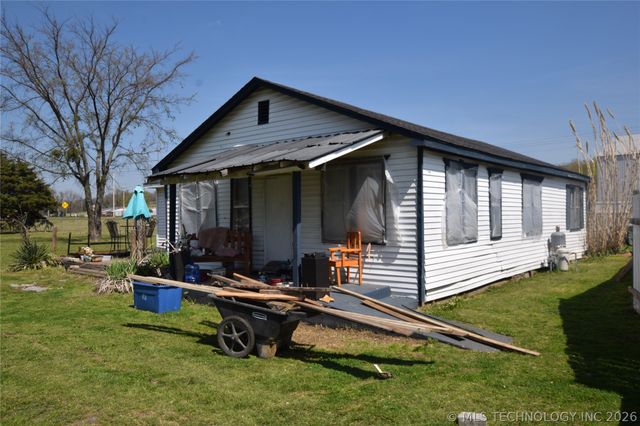 1 W Pine Street, Stilwell, OK 74960
