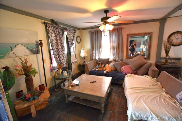1 W Pine Street, Stilwell, OK 74960