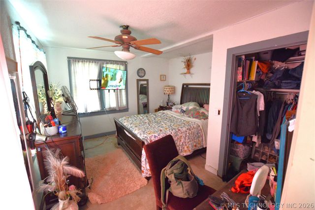 1 W Pine Street, Stilwell, OK 74960