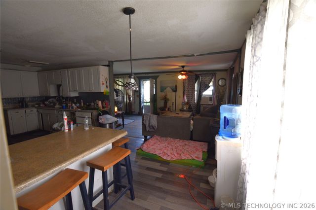 1 W Pine Street, Stilwell, OK 74960