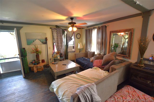 1 W Pine Street, Stilwell, OK 74960