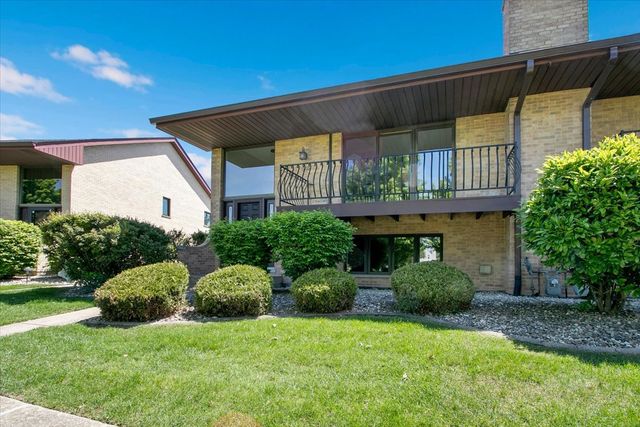 16110 Pine Drive, Tinley Park, IL 60477