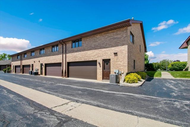 16110 Pine Drive, Tinley Park, IL 60477
