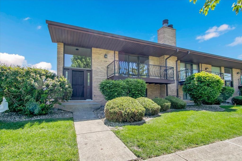16110 Pine Drive, Tinley Park, IL 60477