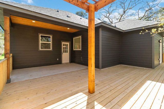 120 Anahulu LN, Bastrop, TX 78602