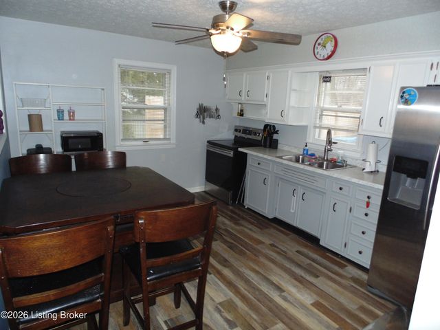 1104 Lone Oak Ave, Louisville, KY 40219