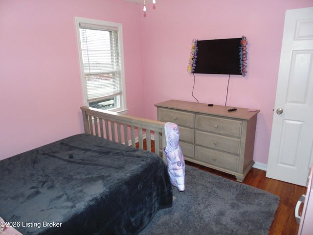 1104 Lone Oak Ave, Louisville, KY 40219