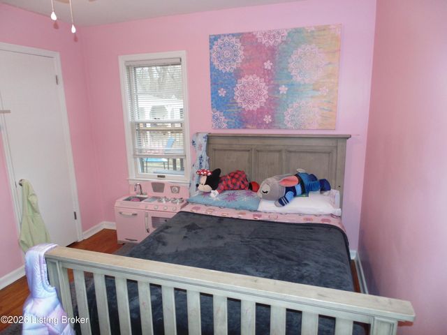 1104 Lone Oak Ave, Louisville, KY 40219