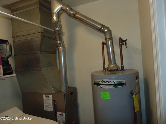 1104 Lone Oak Ave, Louisville, KY 40219