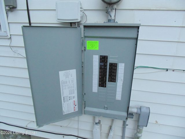 1104 Lone Oak Ave, Louisville, KY 40219