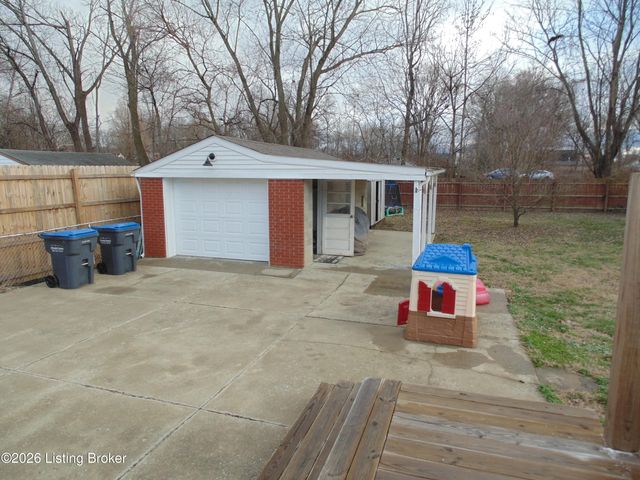 1104 Lone Oak Ave, Louisville, KY 40219