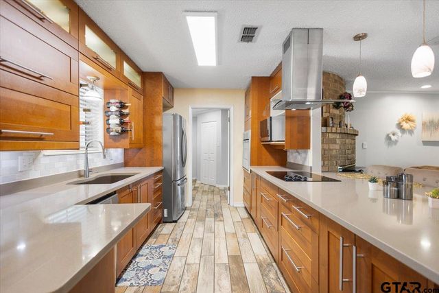 106 E Archer Dr, White Oak, TX 75693