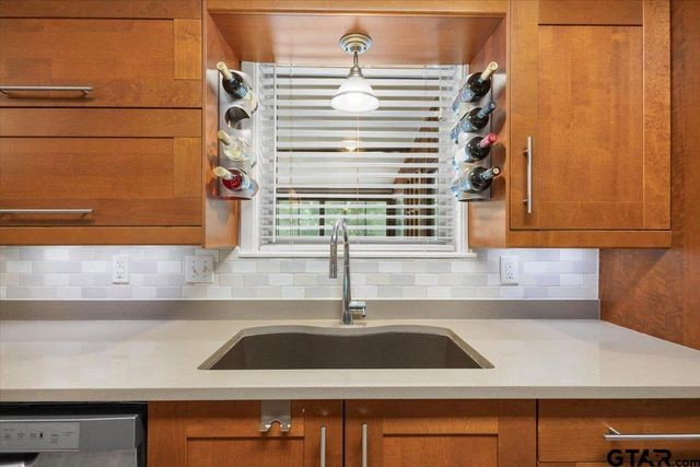 106 E Archer Dr, White Oak, TX 75693