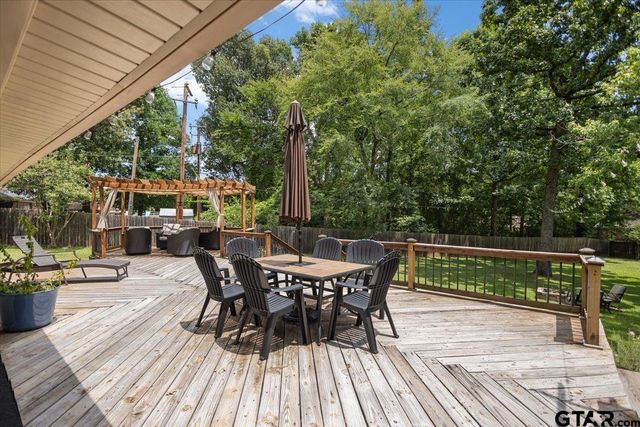 106 E Archer Dr, White Oak, TX 75693