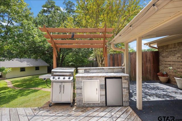 106 E Archer Dr, White Oak, TX 75693
