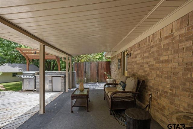 106 E Archer Dr, White Oak, TX 75693