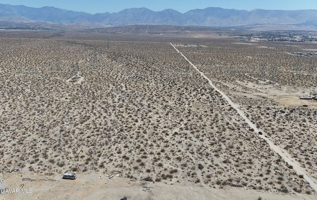 E 141st St E Street, Pearblossom, CA 93553
