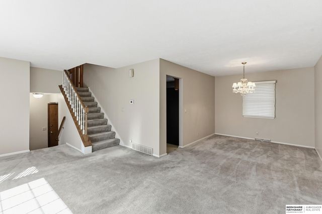 9472 Weir Street, Omaha, NE 68127