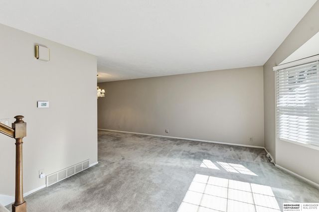 9472 Weir Street, Omaha, NE 68127