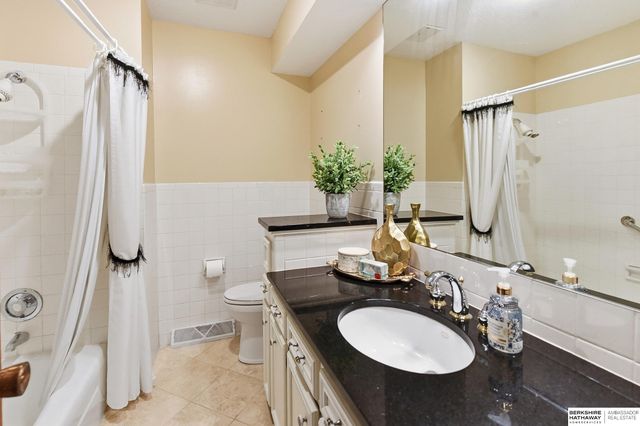 9472 Weir Street, Omaha, NE 68127