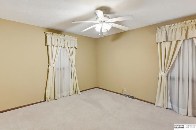 9472 Weir Street, Omaha, NE 68127