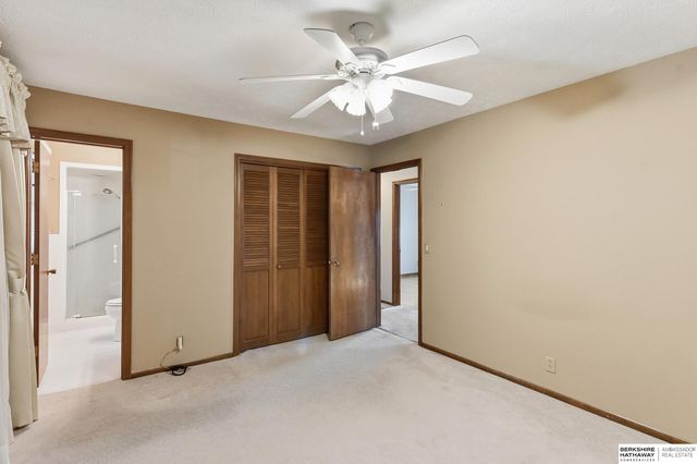 9472 Weir Street, Omaha, NE 68127