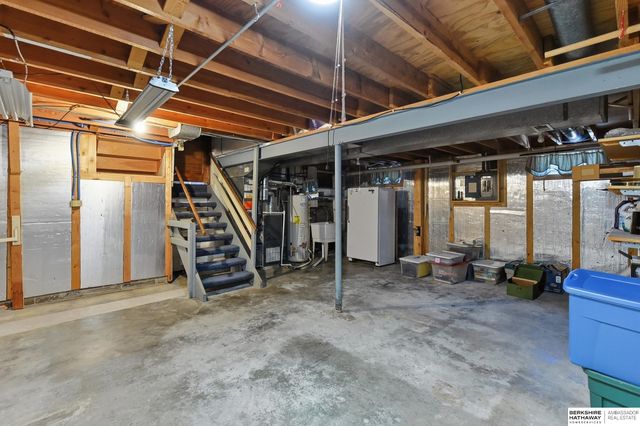 9472 Weir Street, Omaha, NE 68127