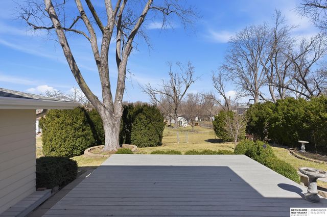 9472 Weir Street, Omaha, NE 68127