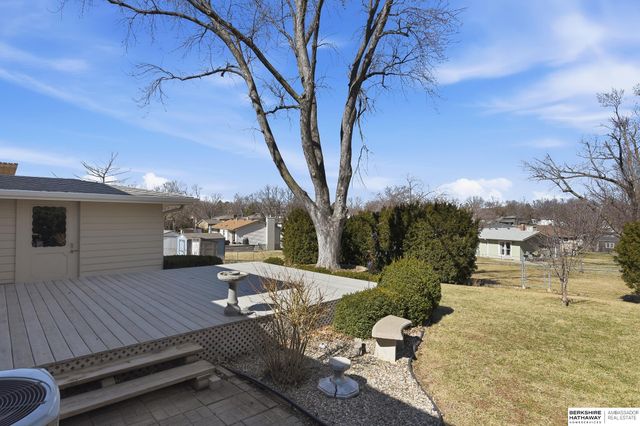 9472 Weir Street, Omaha, NE 68127