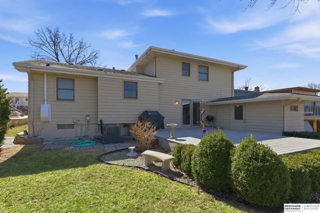 9472 Weir Street, Omaha, NE 68127