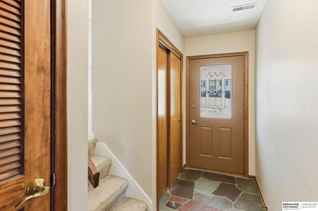 9472 Weir Street, Omaha, NE 68127