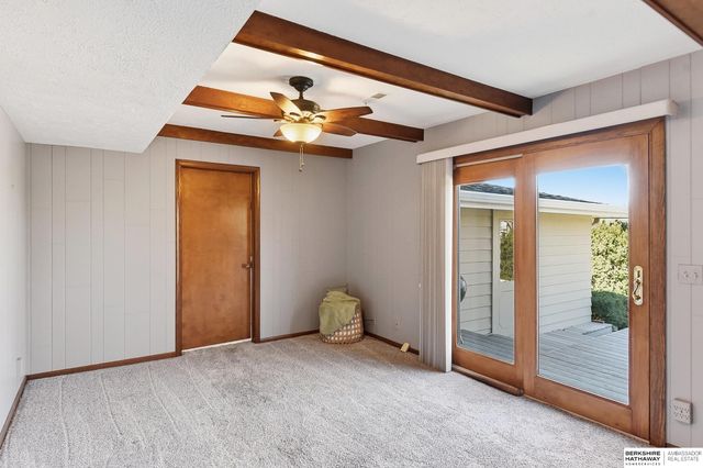 9472 Weir Street, Omaha, NE 68127