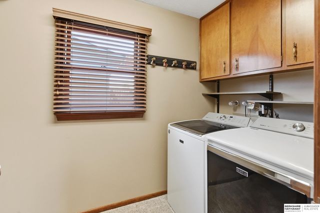 9472 Weir Street, Omaha, NE 68127