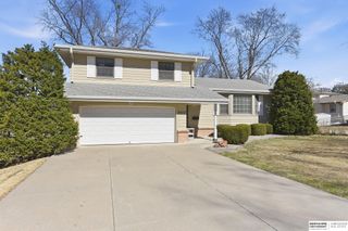 9472 Weir Street, Omaha, NE 68127