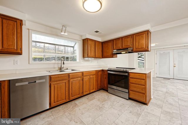 35739 HAYMAN LN, Round Hill, VA 20141