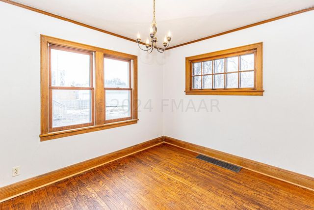 1454 10TH Street N, Fargo, ND 58102
