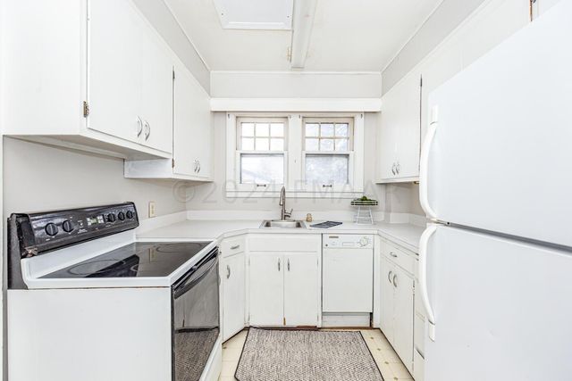 1454 10TH Street N, Fargo, ND 58102