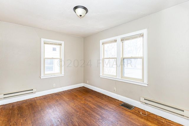 1454 10TH Street N, Fargo, ND 58102