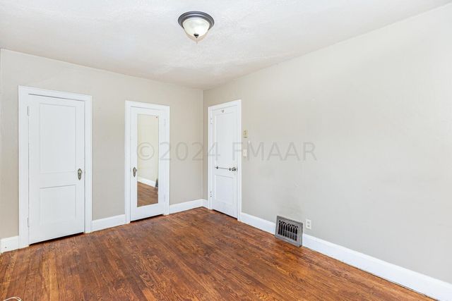 1454 10TH Street N, Fargo, ND 58102