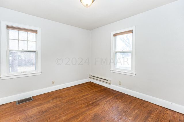 1454 10TH Street N, Fargo, ND 58102