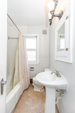 1454 10TH Street N, Fargo, ND 58102
