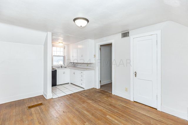 1454 10TH Street N, Fargo, ND 58102