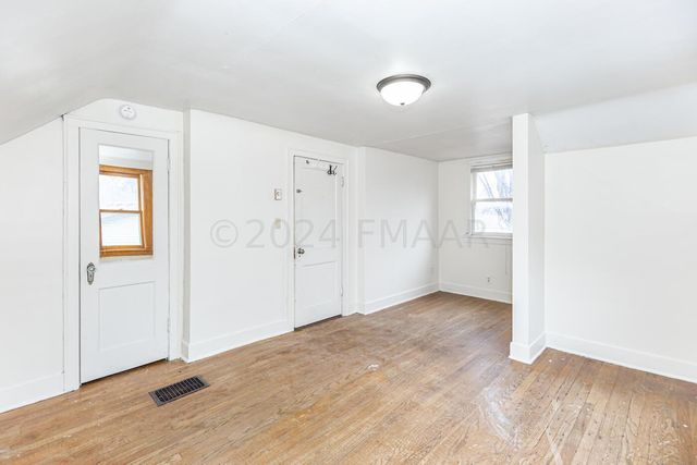 1454 10TH Street N, Fargo, ND 58102