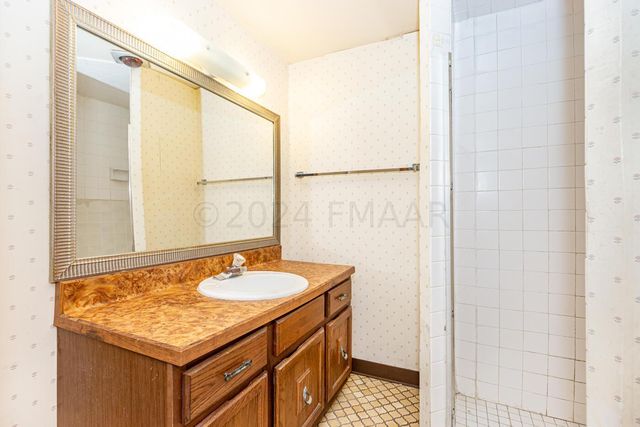 1454 10TH Street N, Fargo, ND 58102