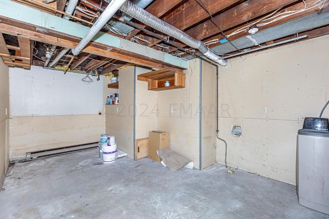 1454 10TH Street N, Fargo, ND 58102