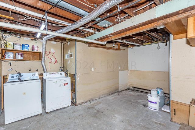1454 10TH Street N, Fargo, ND 58102