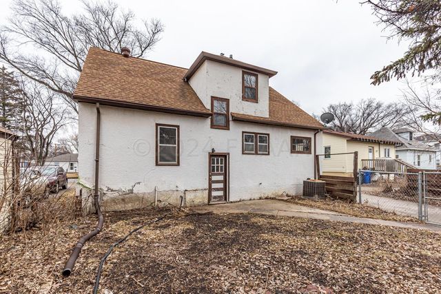 1454 10TH Street N, Fargo, ND 58102