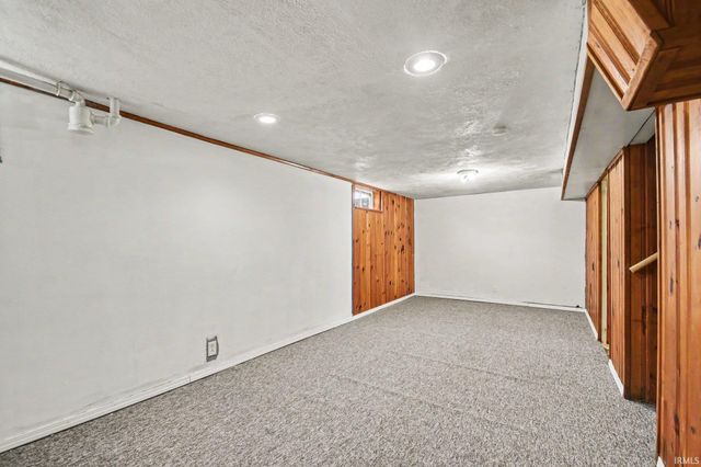 5015 Bloomfield Place, South Bend, IN 46619