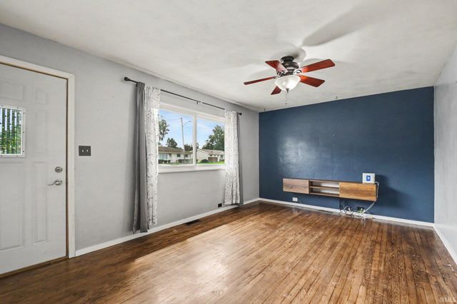 5015 Bloomfield Place, South Bend, IN 46619
